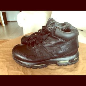 NIKE -ALL CONDITION GEAR- BOOTS